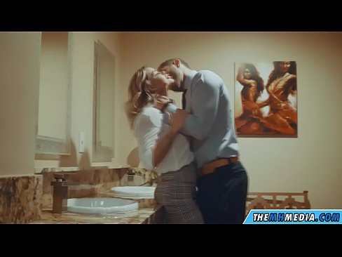 ❤️ Når en barmfagre blondine forfører dig på et offentligt toilet ❤ Skøn porno at da.xxxhdporn.ru ❌️❤